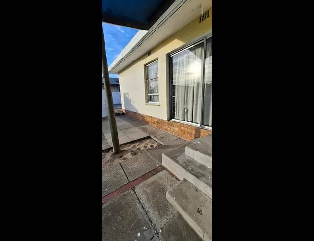 4 BEDROOM HOUSE FOR SALE IN GOODWOOD CENTRAL